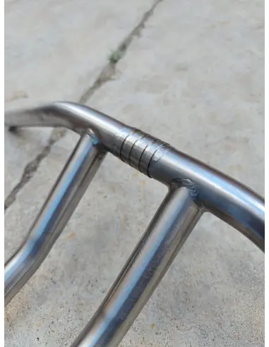 GUIDON SOUTH MOTOR CYCLES T-BARS CROWN INCLINÉ EN ACIER INOXYDABLE 25 MM