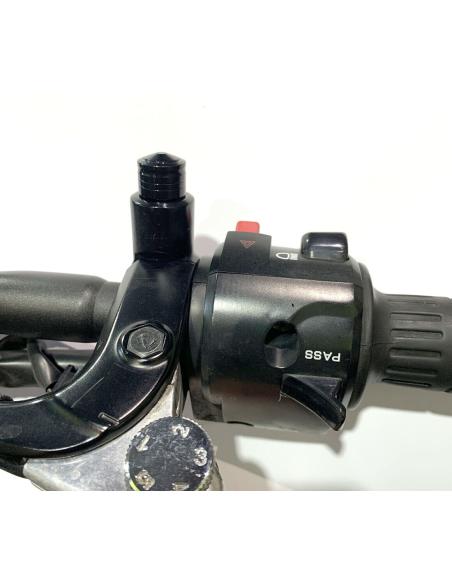 Vis Pour Retirer Le Rétroviseur Droit Sur Les Motos Yamaha M10