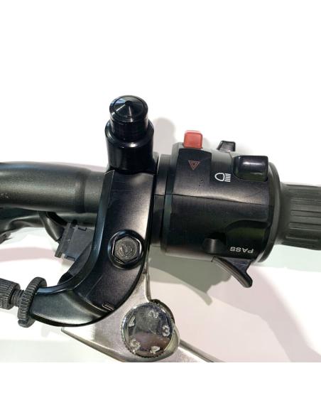 Vis Pour Retirer Le Rétroviseur Droit Sur Les Motos Yamaha M10