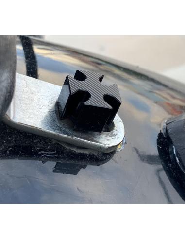 Comprar Pack Tornillo Cruz Negra Y Hembra Para Asiento De Harley Davidso a precio de oferta