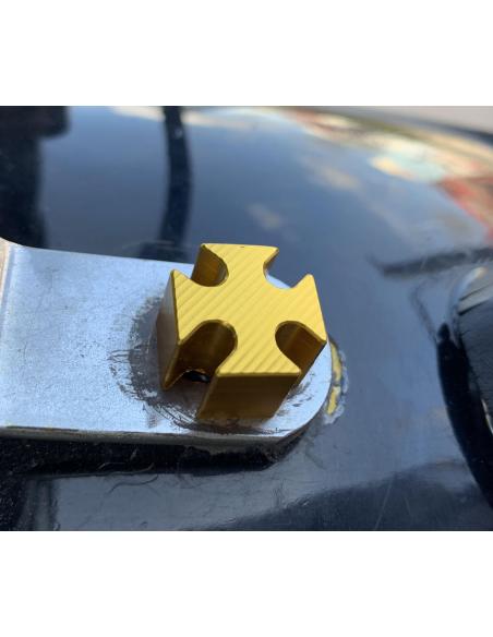 Comprar Pack Tornillo Cruz Gold Y Hembra Para Asiento De Harley Davidson a precio de oferta