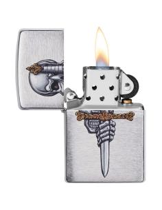 BRIQUET ZIPPO AVEC TÊTE DE MORT ET ÉPÉE EN FINITION CHROME BROSSÉ 2