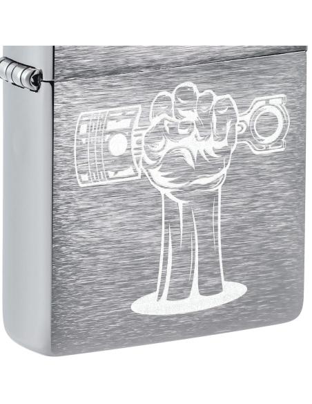 ISQUEIRO DE ZÍPER CROMADO COM DESENHO DE MÃO E PISTÃO