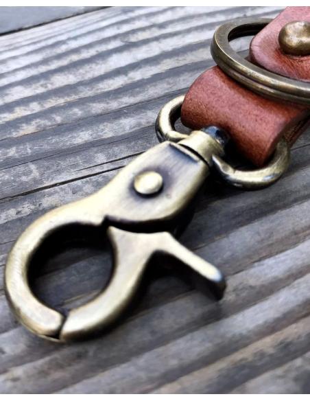 CHESTNUT BROWN LEATHER KEYCHAIN