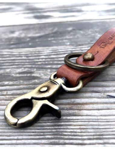 CHESTNUT BROWN LEATHER KEYCHAIN
