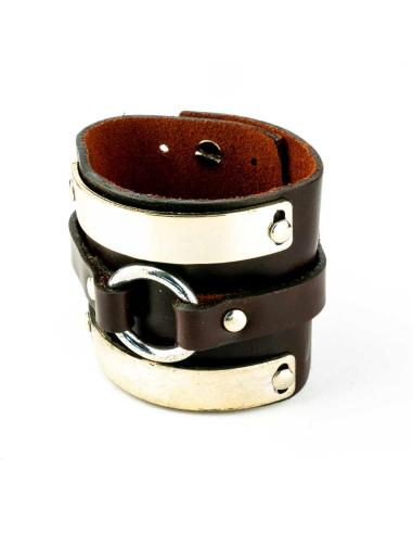 BRACELET EN CUIR BRUN AVEC DÉTAILS CHROMÉS