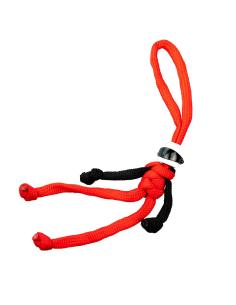 Comprar Llavero Biker Buddy De Cuerda Roja De Paracaidas Con Casco Blanco a precio de oferta