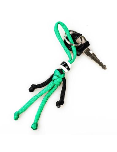 Comprar Llavero Biker Buddy Verde De Cuerda De Paracaidas Con Casco a precio de oferta