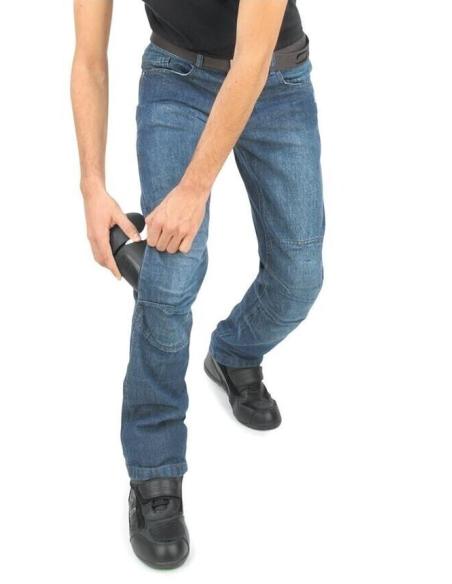 JEANS COM PROTEÇÕES DE BLUSTER OLHO