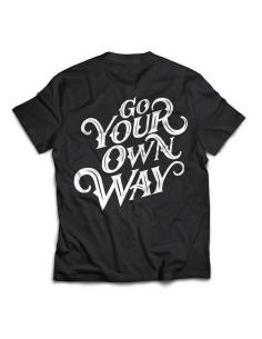 Acquista T-shirt Go Your Own Way Uomo In Nero Di Better Days a prezzo scontato