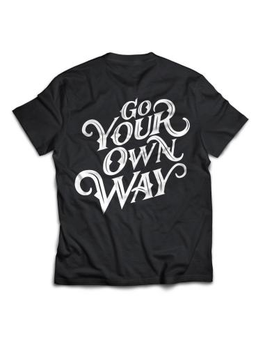 GO YOUR OWN WAY PARA HOMEM EM PRETO BY BETTER DAYS