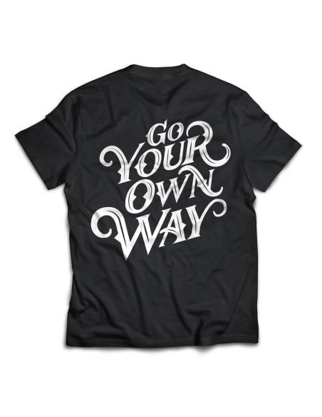GO YOUR OWN WAY PARA HOMEM EM PRETO BY BETTER DAYS