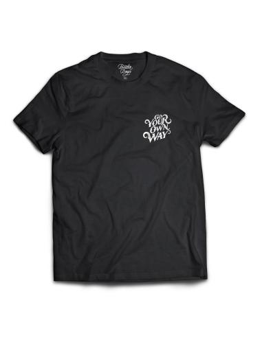 GO YOUR OWN WAY PARA HOMEM EM PRETO BY BETTER DAYS