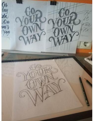 GO YOUR OWN WAY PARA HOMEM EM PRETO BY BETTER DAYS
