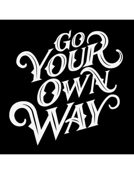 GO YOUR OWN WAY PARA HOMEM EM PRETO BY BETTER DAYS