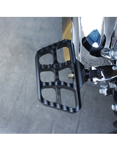 SOFTAIL M8 BLACK PASSENGER SERRATED PLATFORM