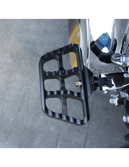 SOFTAIL M8 BLACK PASSENGER SERRATED PLATFORM