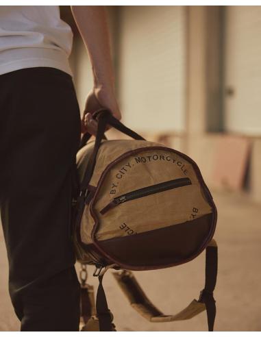 DAKAR MOTORCYCLE BACKPACK: CLASSIC STYLE MEETS MODERN FUNCTIONALITY