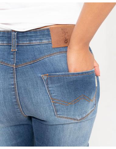 THE SOUL LADY DENIM MOTORCYCLE JEANS: STYLE AND SAFETY
