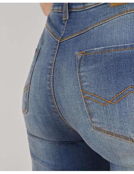 THE SOUL LADY DENIM MOTORCYCLE JEANS: STYLE AND SAFETY