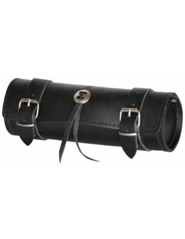 SMALL BASIC BLACK LEATHER ROLL WITH CONCHO