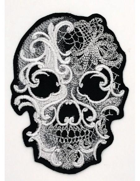 Comprar Parche Gotik Skull Plateada 10 Cm a precio de oferta