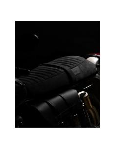 ASSENTO DE CAMURÇA PRETO PARA ROYAL ENFIELD INTERCEPTOR 650 E GT650 - TRIP MACHINE 2