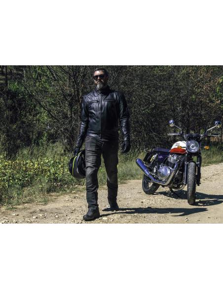 BLACK LEATHER JACKET RACE 2 BY MOORE – STYLE, PROTECTION, AND FUNCTIONALITY